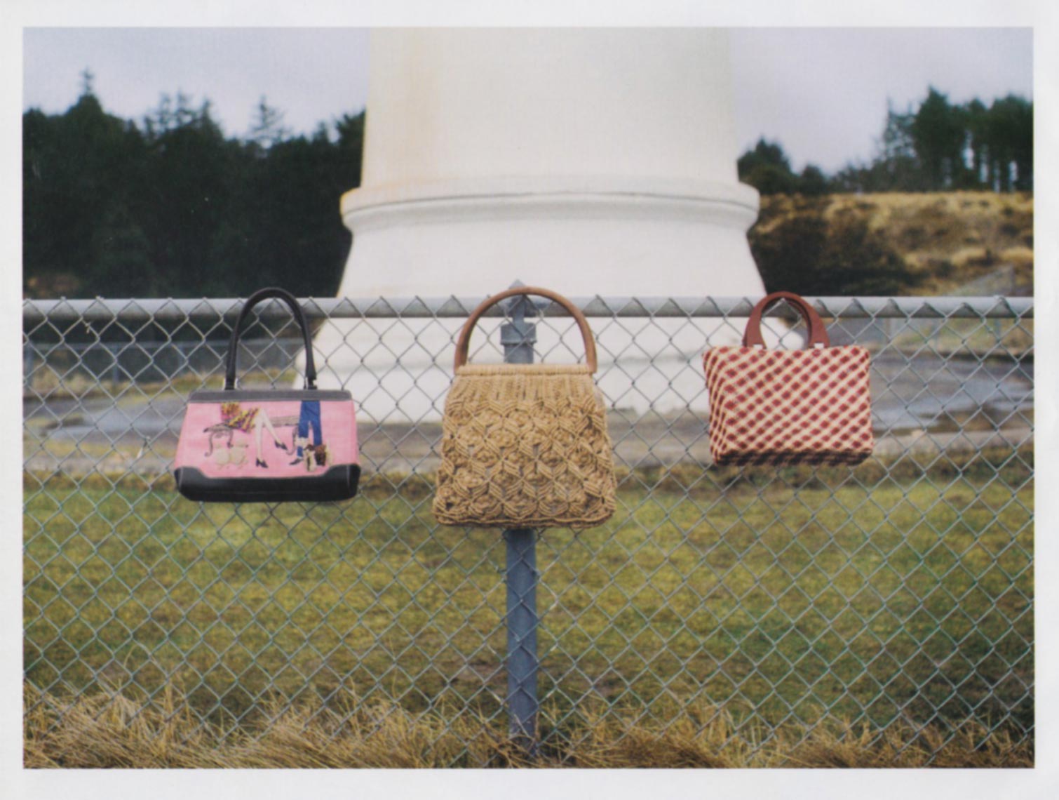 0058_pursesonfence